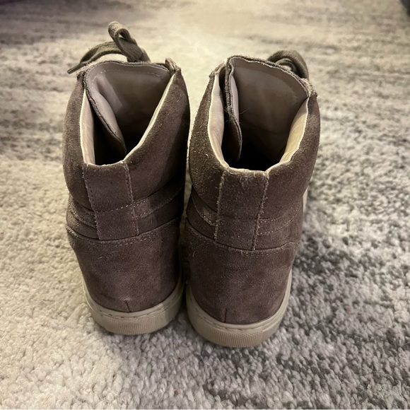 Common Projects Sneakers - Picture 11 of 16